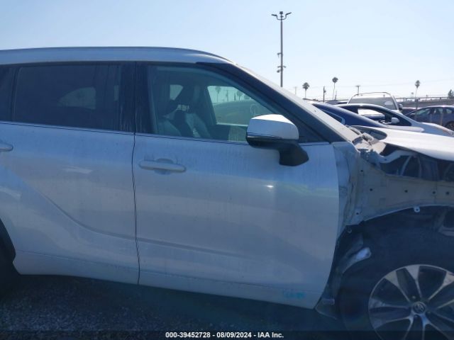 5TDHZRAHXNS104565 Toyota Highlander Xle