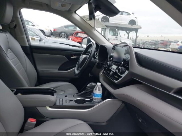 5TDHZRAHXNS104565 Toyota Highlander Xle