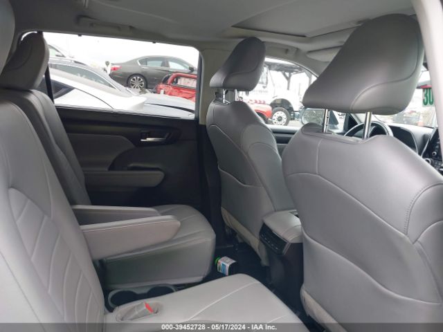 5TDHZRAHXNS104565 Toyota Highlander Xle