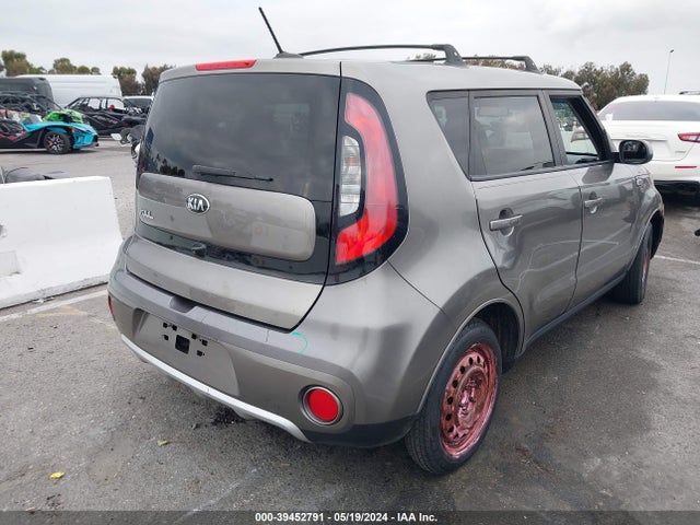 KIA SOUL + 2018 KNDJP3A57J7589911 Image 4
