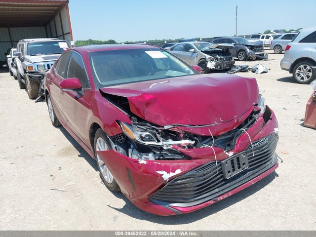 Toyota CAMRY LE 2018 4T1B11HK4JU665443 Image 1