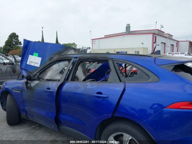 SADCJ2GX4JA289537 Jaguar F-pace 30t Premium