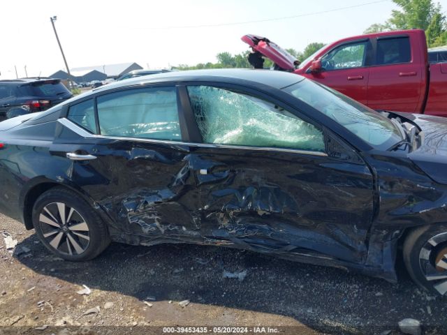 1N4BL4DW1NN381010 Nissan Altima Sv Intelligent Awd