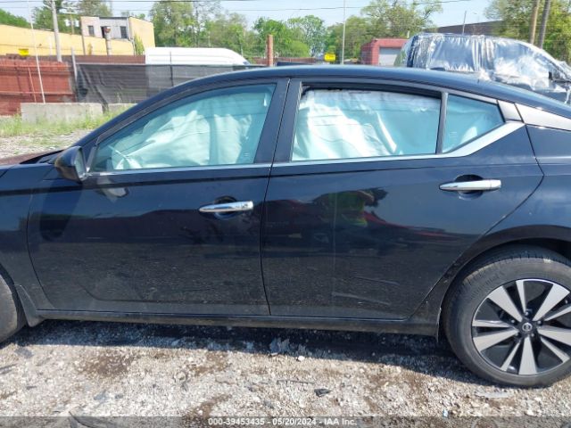 1N4BL4DW1NN381010 Nissan Altima Sv Intelligent Awd