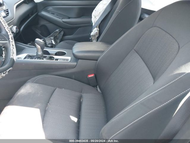 1N4BL4DW1NN381010 Nissan Altima Sv Intelligent Awd