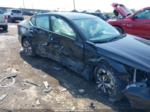 1N4BL4DW1NN381010 Nissan Altima Sv Intelligent Awd