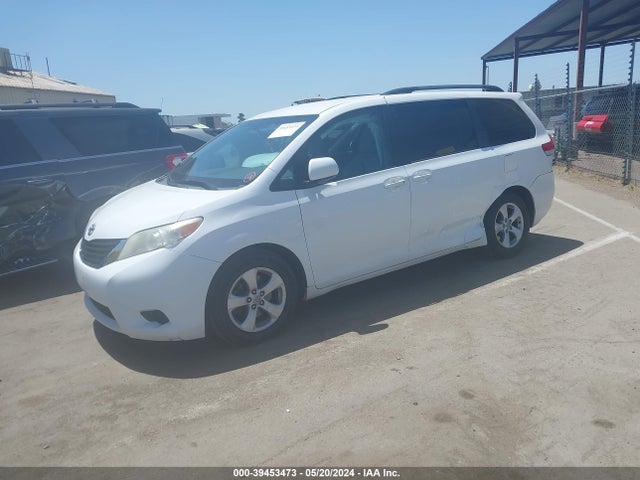 Toyota Sienna Le V6 8 Passenger 2014 5TDKK3DC5ES481294 Image 2