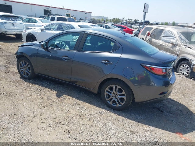 Toyota YARIS LE 2019 3MYDLBYV0KY503591 Image 3