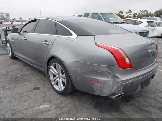 2011 JAGUAR XJ SAJWA2GB0BLV04741 Photo 2