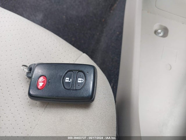 Toyota Prius Three 2015 JTDKN3DU6F0462290 Image 11