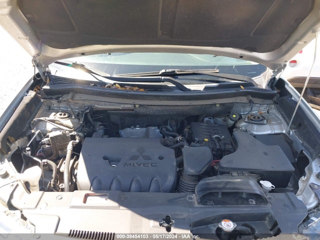 JA4AD3A39JZ055489 Mitsubishi Outlander Se