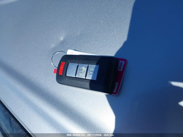 JA4AD3A39JZ055489 Mitsubishi Outlander Se