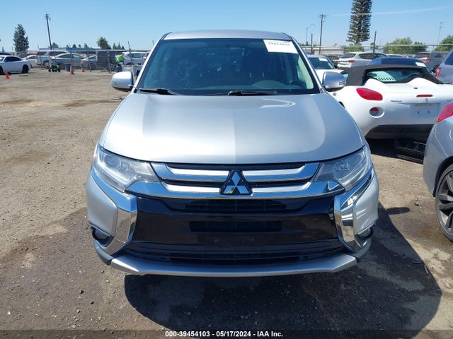 JA4AD3A39JZ055489 Mitsubishi Outlander Se