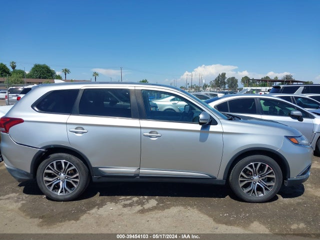 JA4AD3A39JZ055489 Mitsubishi Outlander Se