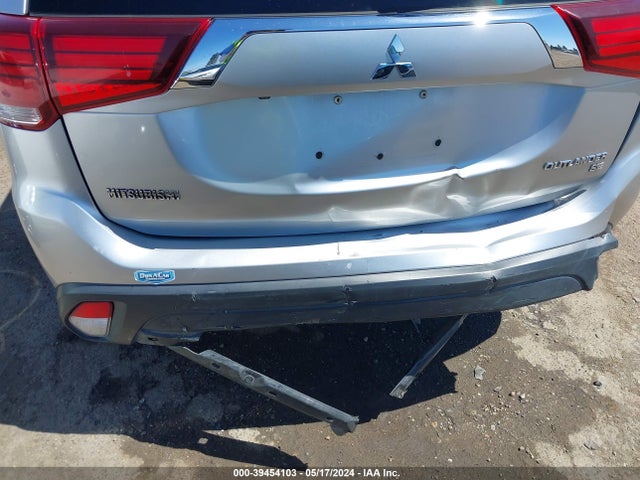 JA4AD3A39JZ055489 Mitsubishi Outlander Se