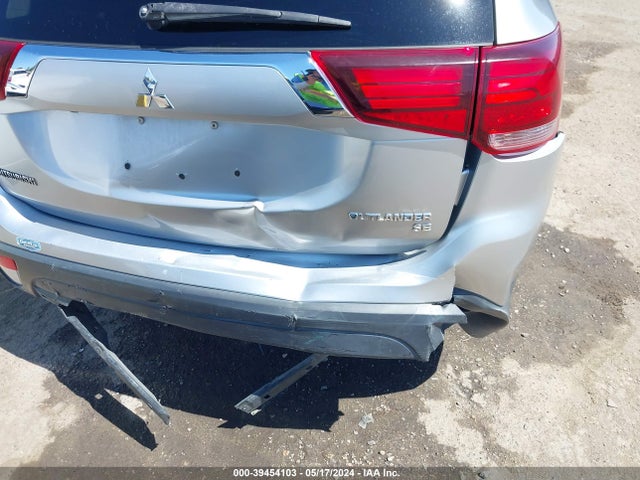 JA4AD3A39JZ055489 Mitsubishi Outlander Se