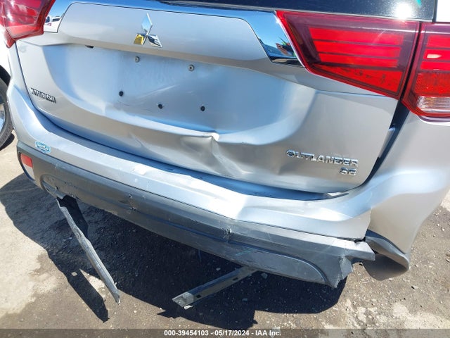 JA4AD3A39JZ055489 Mitsubishi Outlander Se
