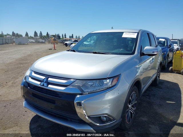 JA4AD3A39JZ055489 Mitsubishi Outlander Se
