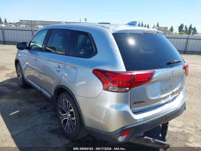 JA4AD3A39JZ055489 Mitsubishi Outlander Se