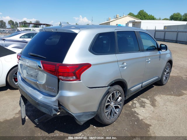 JA4AD3A39JZ055489 Mitsubishi Outlander Se