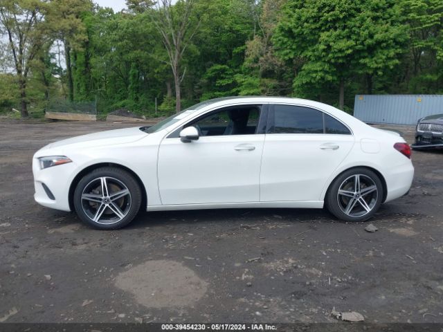 WDD3G4FB8KW000682 Mercedes-Benz A 220 4matic