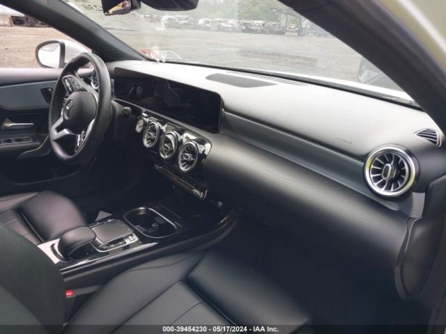 WDD3G4FB8KW000682 Mercedes-Benz A 220 4matic