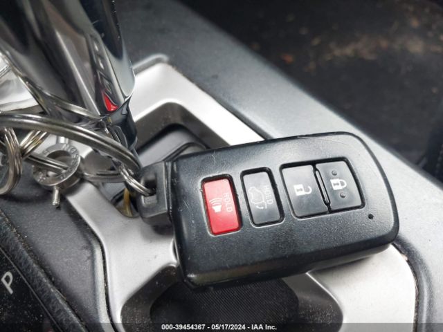 JTMRJREV0HD078764 Toyota Rav4 Hybrid Xle