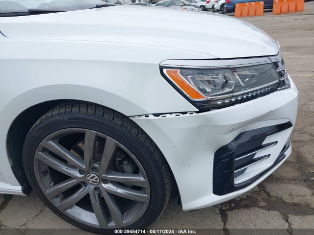 1VWDT7A3XHC030186 Volkswagen Passat 1.8t R-line