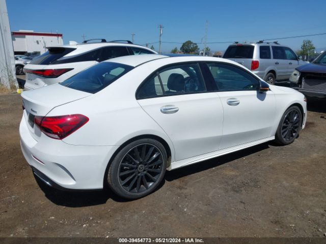 WDD3G4FBXKW020755 Mercedes-Benz A 220 4matic