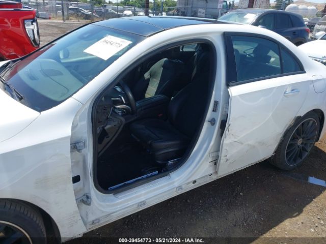 WDD3G4FBXKW020755 Mercedes-Benz A 220 4matic