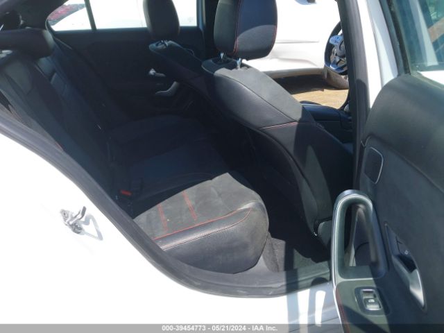 WDD3G4FBXKW020755 Mercedes-Benz A 220 4matic