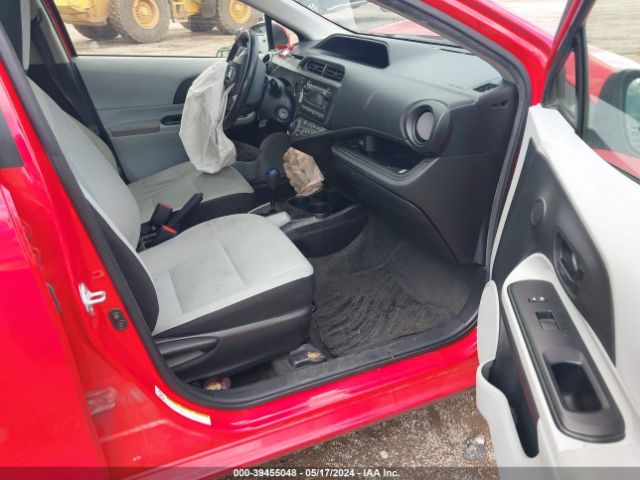 JTDKDTB32E1068274 Toyota Prius C One