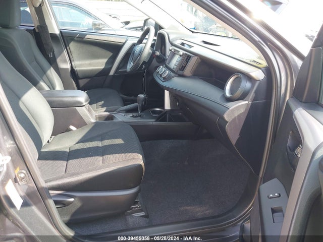 Toyota RAV4 LE 2018 2T3ZFREV5JW452912 Image 5