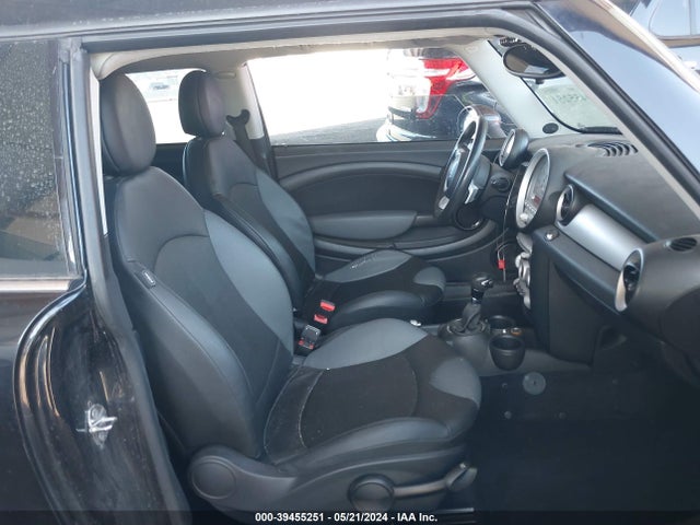 2008 MINI COOPER CLUBMAN WMWML33538TN68168 Photo 4