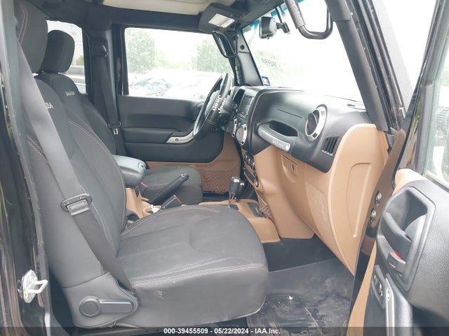 1C4BJWEG1HL737944 Jeep Wrangler Unlimited Sahara 4x4