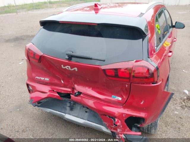 KNDCB3LC9N5512204 KIA NIRO LX