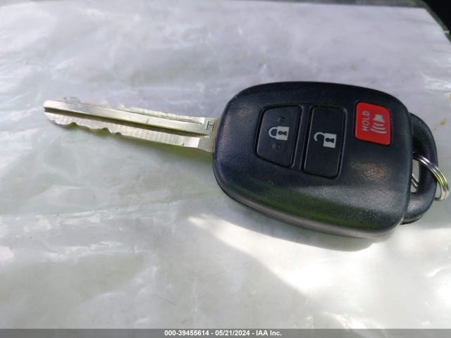 Toyota RAV4 LE 2016 2T3BFREV9GW530781 Image 11