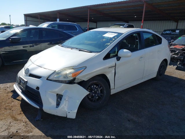 Toyota Prius Two 2014 JTDKN3DU9E1786679 Image 2