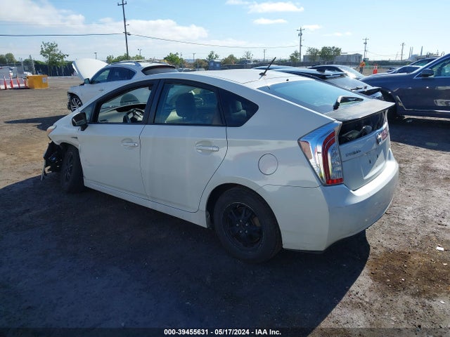 Toyota Prius Two 2014 JTDKN3DU9E1786679 Image 3