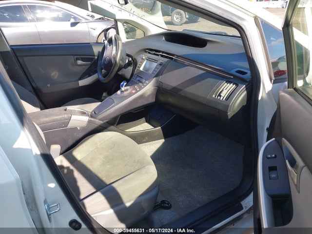 Toyota Prius Two 2014 JTDKN3DU9E1786679 Image 5