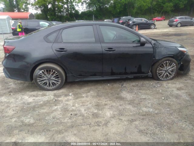 3KPF54AD9NE489484 KIA Forte Gt-line