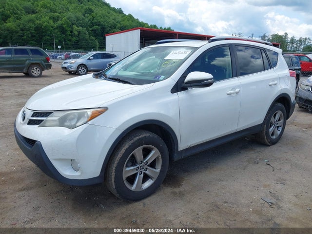 Toyota Rav4 Xle 2015 JTMRFREV5FJ050832 Image 2