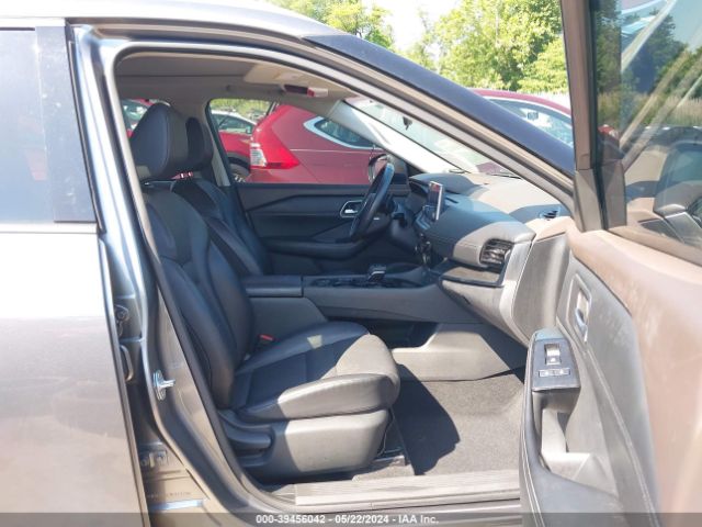 5N1AT3BB7MC823598 Nissan Rogue Sv Intelligent Awd