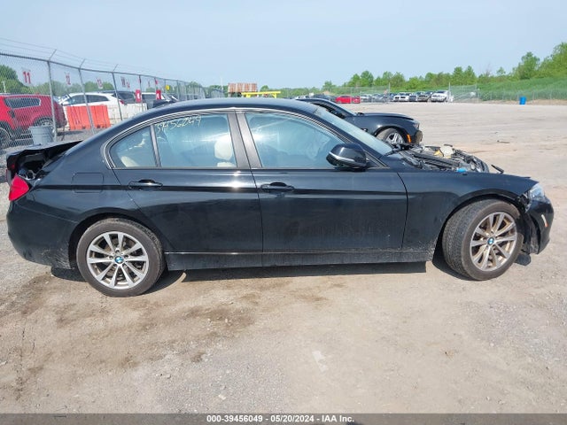 BMW 320i Xdrive 2018 WBA8E5G51JNU47652 Image 14