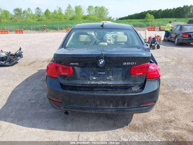 BMW 320i Xdrive 2018 WBA8E5G51JNU47652 Image 17