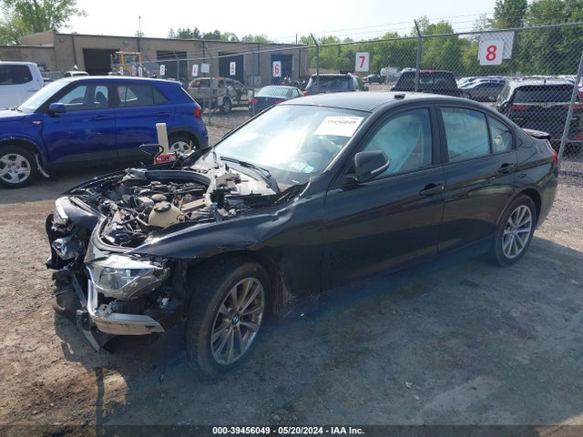 BMW 320i Xdrive 2018 WBA8E5G51JNU47652 Image 2