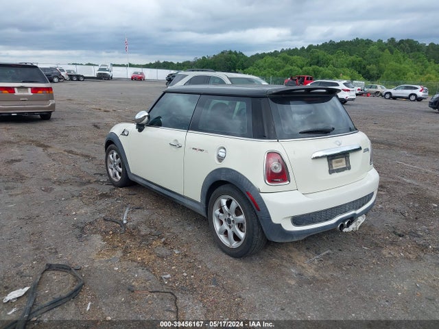 2008 MINI COOPER S WMWMF73548TT88681 Photo 2