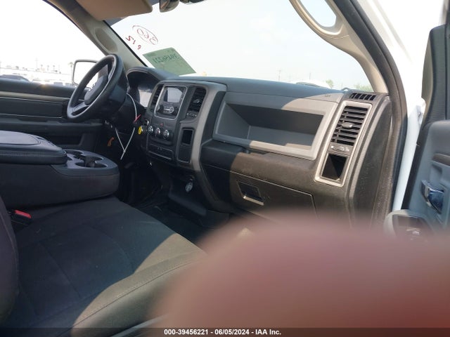 3C6JR6DT8LG169000 RAM 1500 Classic Tradesman  4x2 8' Box