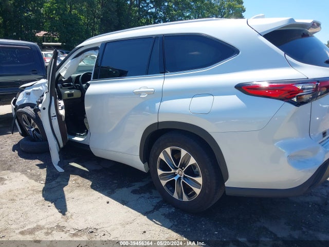 Toyota Highlander Xle 2022 5TDGZRAHXNS548931 Image 14