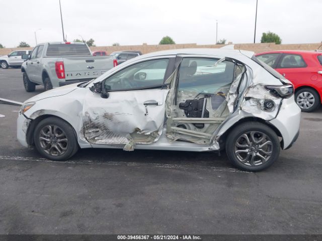 3MYDLBJV2LY701519 Toyota YARIS LE